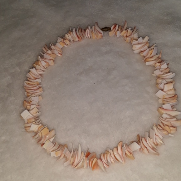 Creamsicle and white colored chunky seashell necklace 18 inches long - Picture 5 of 12